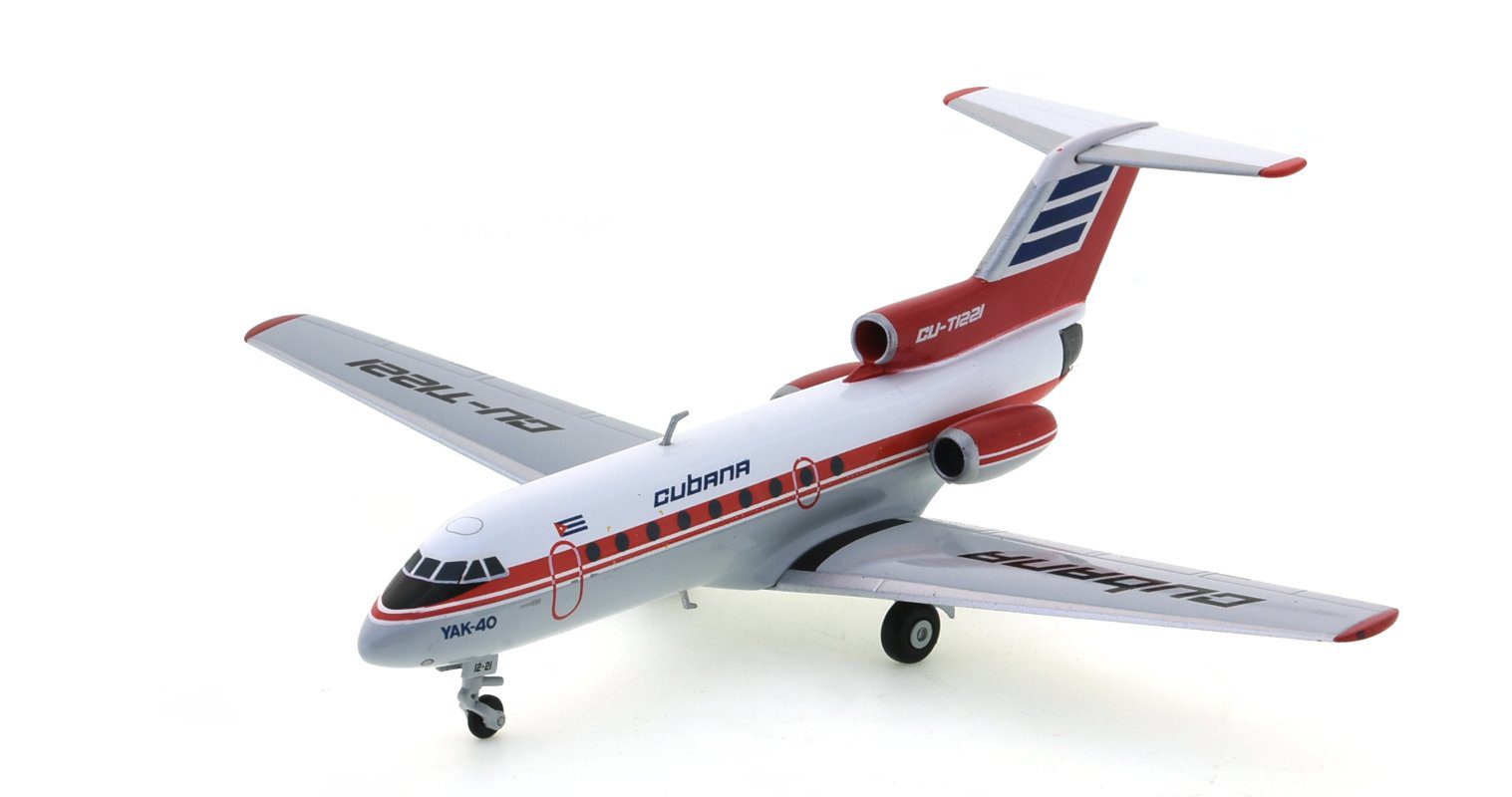 Front port view of Herpa HE559775 - 1/200 scale diecast model of the Yakovlev Yak-40, registration CU-T1221 in the livery of Cubana de Aviacion, circa the 1980s
