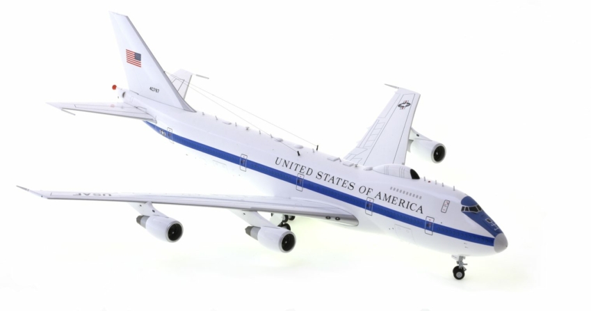 Front starboard side view of the Boeing E4-B Advanced Airborne Command Post (AACP) 1/200 scale diecast model, 1st ACCS, 595th CACG), Offutt AFB, Nebraska, the USA - Gemini Jets G2AFO592