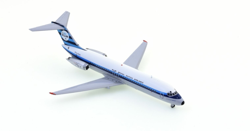 Front starboard side view of the McDonnell Douglas DC-9 1/200 scale diecast model of registration PH-DNG in the 1960s livery of KLM Royal Dutch Airlines - Gemini Jets G2KLM847