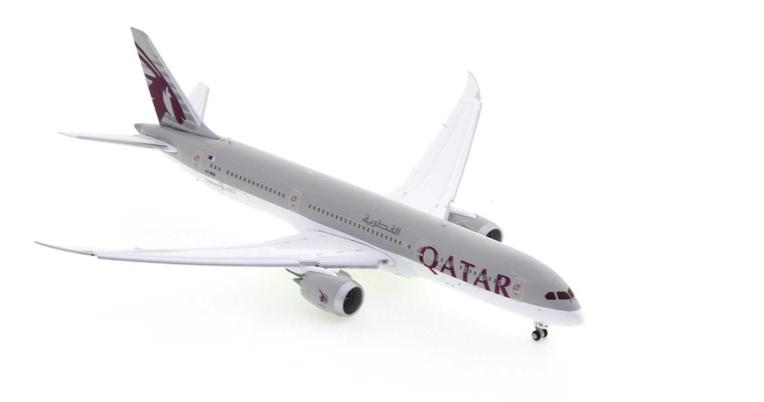 Front starboard side view of the Boeing B787-9 Dreamliner 1/400 scale diecast model of registration A7-BHA, in the livery of Qatar Airlines - Gemini Jets GJQTR1915 
