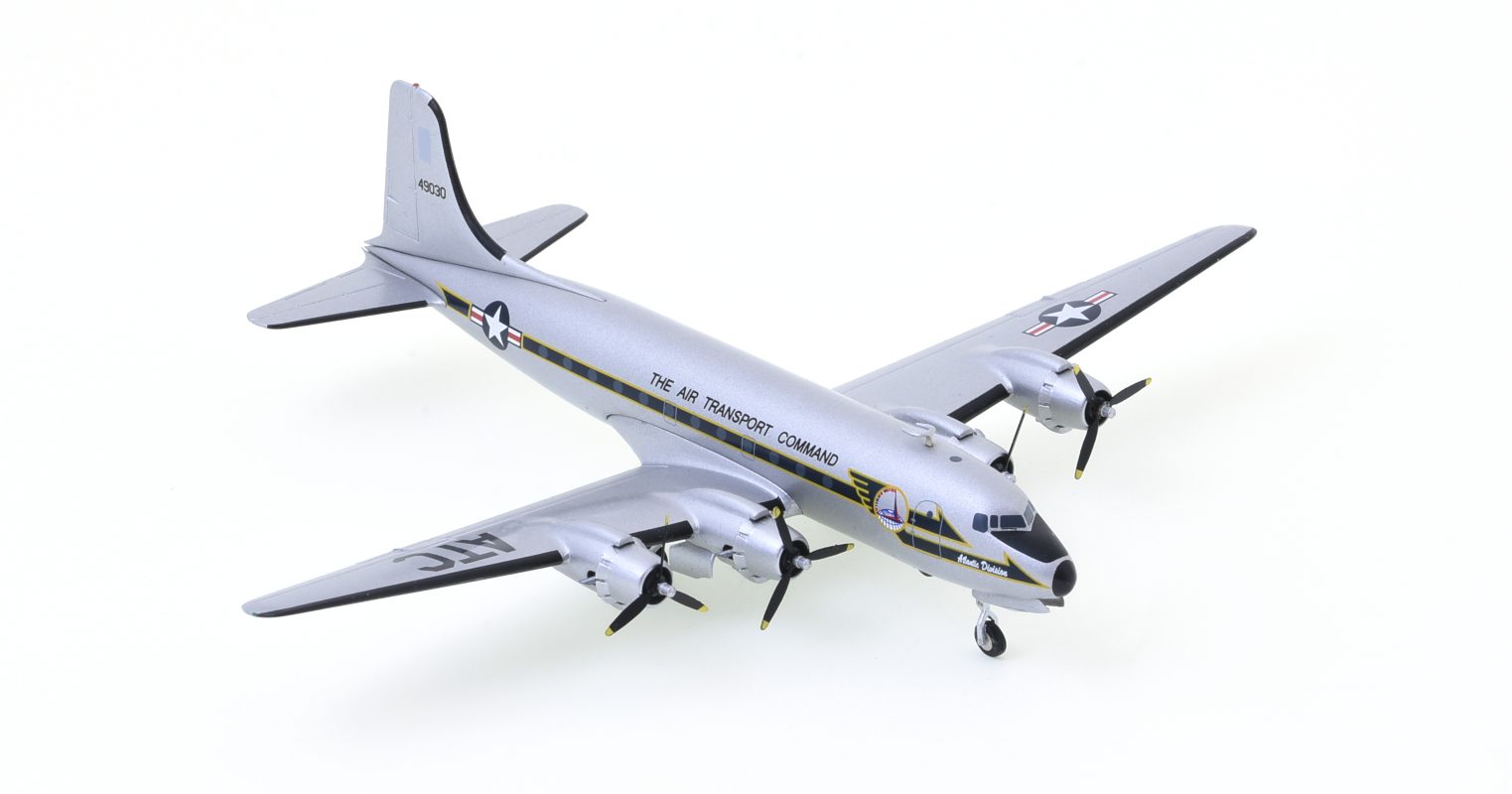 Front starboard side view of the Douglas C-54M 1/200 scale diecast model, s/n 44-9030, 513th ATG, MATS, USAF - Herpa HE559720