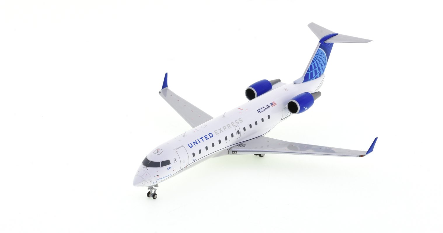 Front port side view of the Bombardier CRJ-200LR 1/400 scale diecast model, registration N223JS, in the livery of United Express - NG Models NG52038