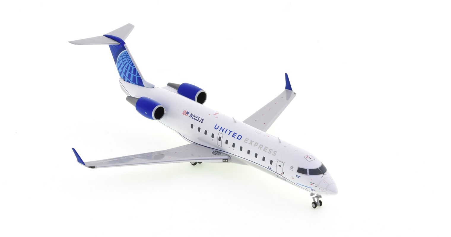 Front starboard side view of the Bombardier CRJ-200LR 1/400 scale diecast model, registration N223JS, in the livery of United Express - NG Models NG52038