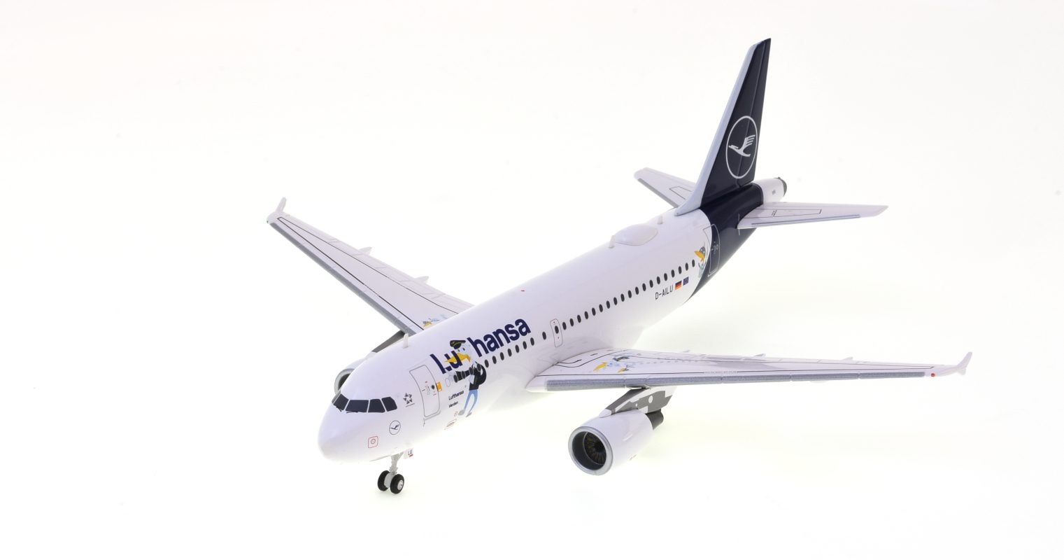 Front port side view of the Airbus A321-200 1/200 scale diecast model of registration D-AILU in the livery of Lufthansa with special 