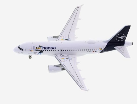 Top view of the 1/200 scale diecast model Airbus A321-200, registration D-AILU in the livery of Lufthansa with special "Lulu Stork" logo, circa 2018 - Herpa HE570985