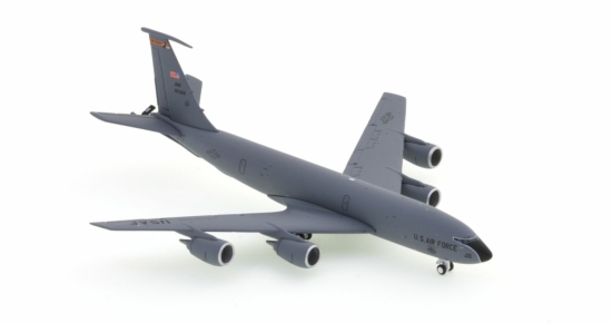 Front starboard side view of the 1/400 scale diecast model Boeing KC-135R Stratotanker serial number 60-0366, 141st Air Refuelling Squadron, 108th Wing, New Jersy Air National Guard - Gemini Jets GMUSA069
