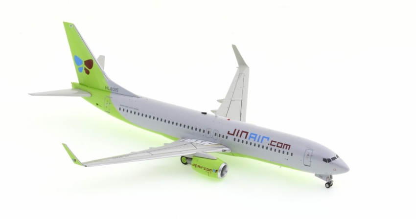Front starboard side view of the Boeing B737-800 1/200 scale diecast model of registration HL-8015, in the livery of Jin Air - JFox JF-737-8-024