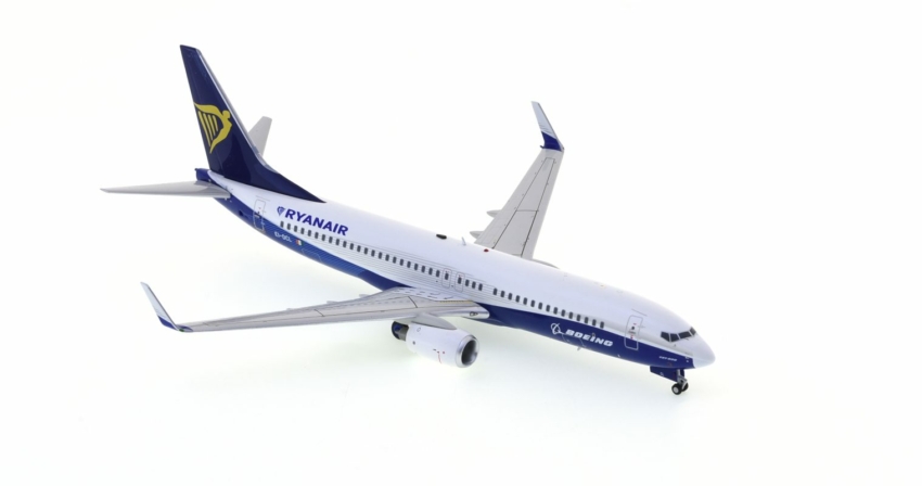 Front starboard side view of the Boeing 737-800 1/200 scale diecast model of registration EI-DCL, in the livery of Ryanair - JFox JF-737-8-020