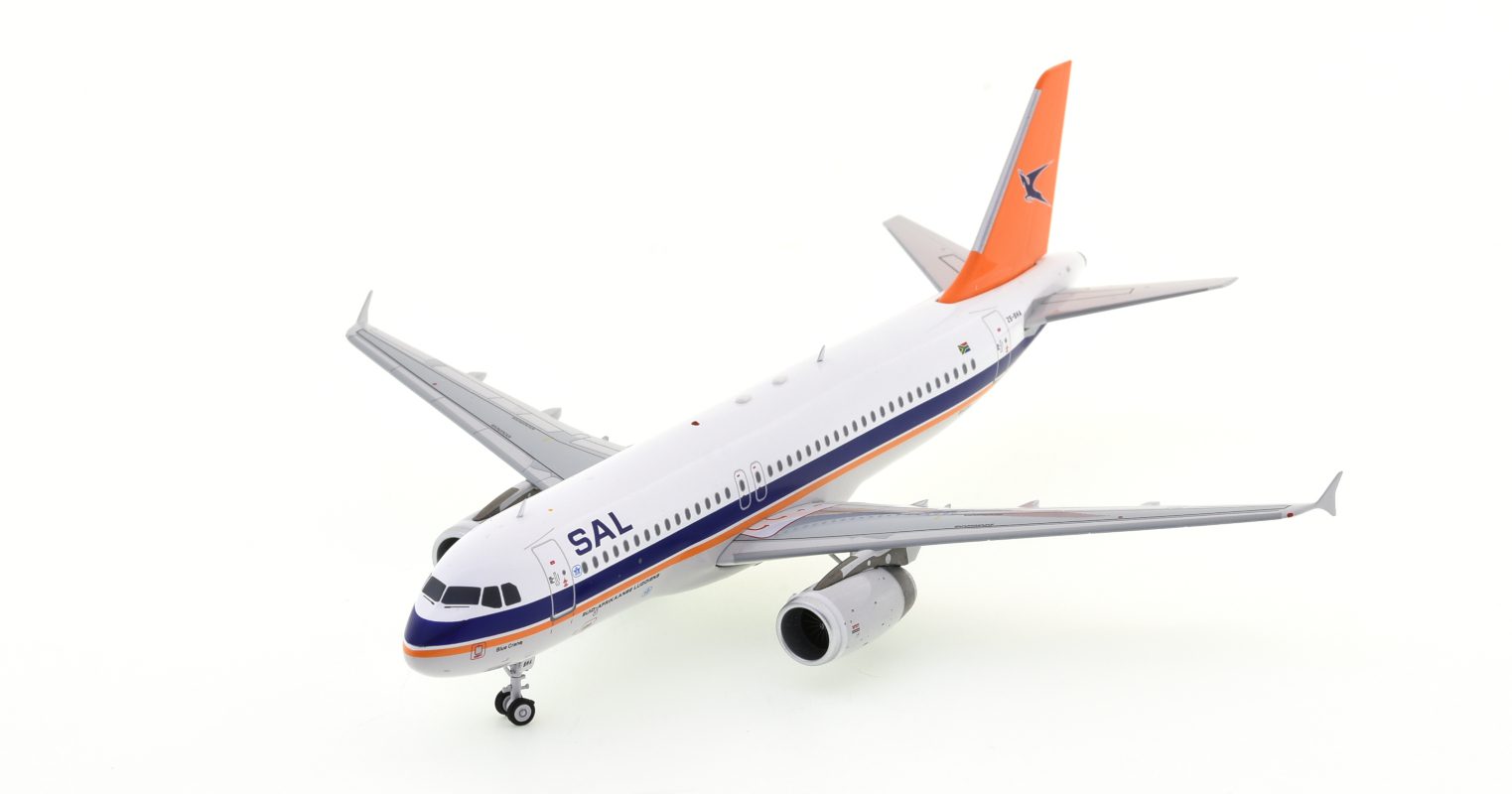Front port side view of the  1/200 scale Airbus A320-200 diecast model of 