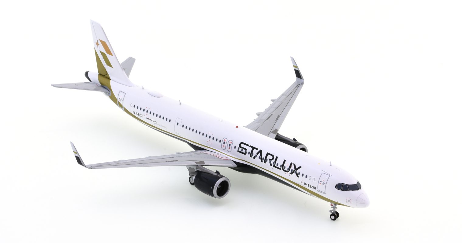 Front Starboard side view of the Airbus A321neo 1/200 scale diecast model of registration B-58201 in Starlux Airline's livery. - JC Wings EW221N001