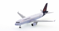 Front starboard side view of the 1/200 scale diecast model Airbus A320-200 registration OO-SNJ in Brussels Airlines livery - JFox JF-A320-027