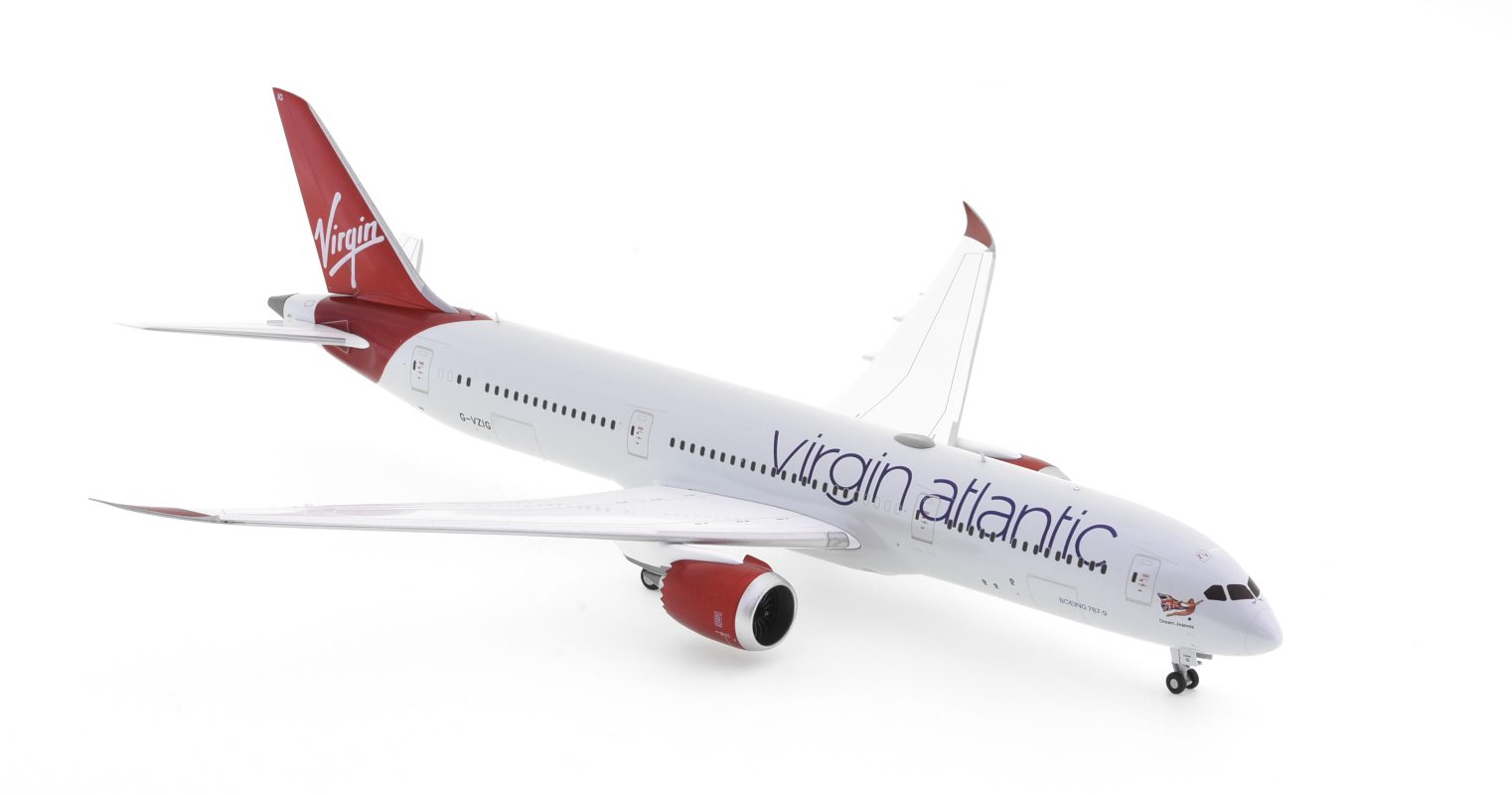 Front starboard side view of the Boeing B787-9 Dreamliner 1/200 scale diecast model named 