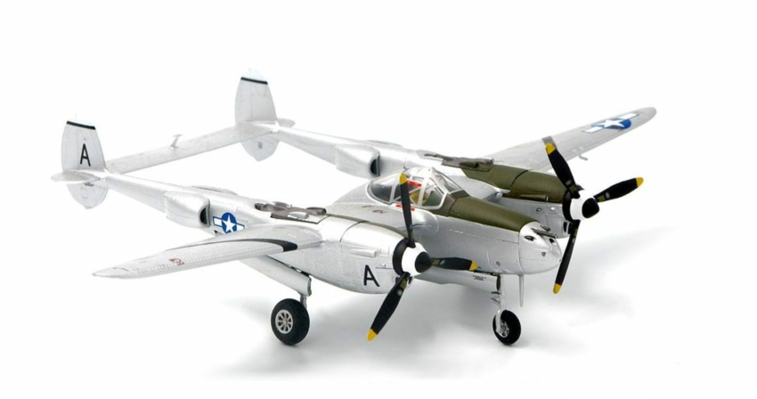 Front starboard side view of the Lockheed P-38L Lightning 1/72 scale diecast model, s/n 44-26176 "Vagrant Virgin", 36th FS "Flying Fiend", 8th FG, USAAF, Philipines, 1945 - JC Wings JCW-72-P38-001
