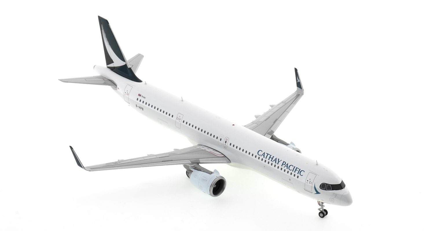 Front starboard side view of the Airbus A321neo 1/200 scale diecast model, registration B-HPB in Cathay Pacific's livery - JC Wings EW221N001