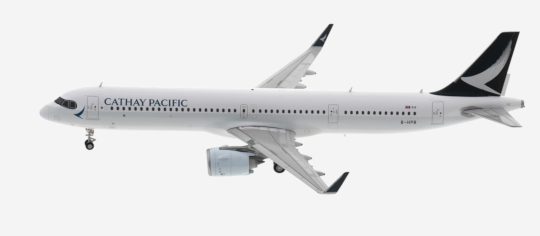 Top view of the 1/200 scale diecast model Airbus A321-200neo, registration B-HPB in Cathay Pacific's livery - JC Wings EW221N001