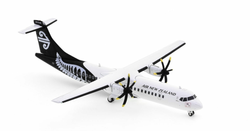Front starboard side view of the ATR 72-600 1/200 scale diecast model registration ZK-MVN, in the "Silver Fern" livery of Air New Zealand Link - Herpa Wings HE571111