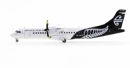 Port side view of the ATR 72-600 1/200 scale diecast model registration ZK-MVN, in the "Silver Fern" livery of Air New Zealand Link - Herpa Wings HE571111