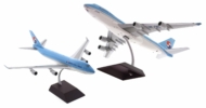 Image of model on display stand, Gemini Jets G2KAL930 - Boeing 747-400ERF 1/200 scale diecast model, registration HL-7603 in Korean Air Cargo's livery.