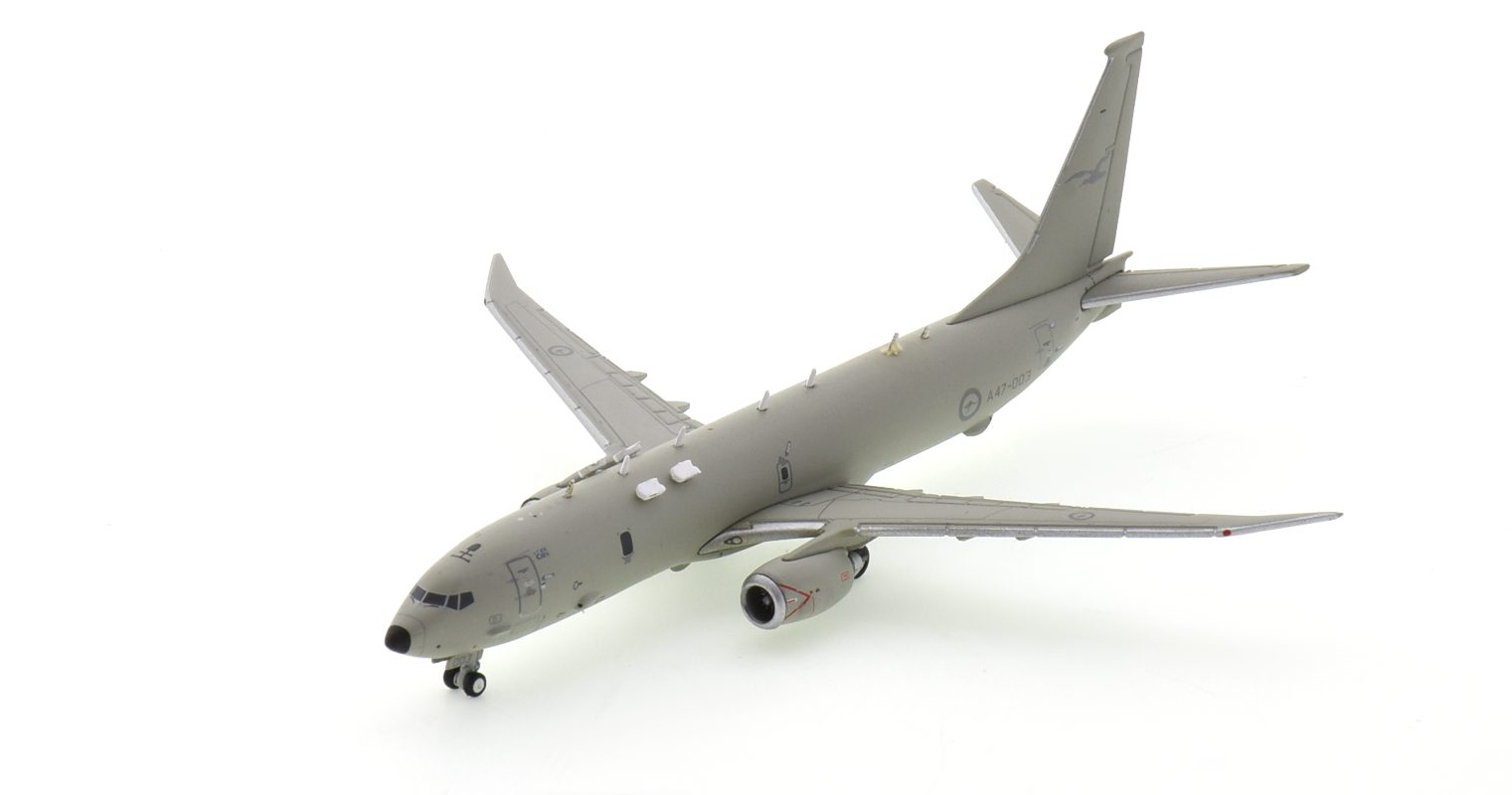 Front port side view of Gemini Jets GMRAA106 - Boeing P-8A Poseidon 1/400 scale diecast model, s/n A47-003, No.11 Squadron, RAAF.