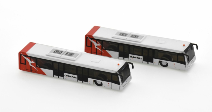 Front starboard side view of Fantasy Wings AA2002 - 1/200 scale diecast model COBUS 3000 airport passenger bus in Qantas Airways colour scheme