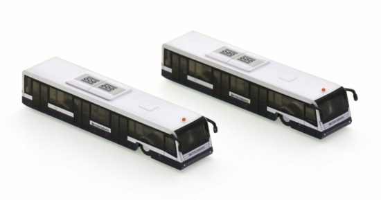 Front starboard side view of Fantasy Wings AA2003 - 1/200 scale diecast model COBUS 3000 airport passenger bus in British Airway's Landor colour scheme.