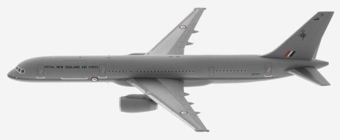 Top view of JC Wings JC2RNZ0032 / XX0032 - 1/200 scale diecast model of the Boeing 757-200M, s/n NZ7571, No.40 Sqn RNZAF.