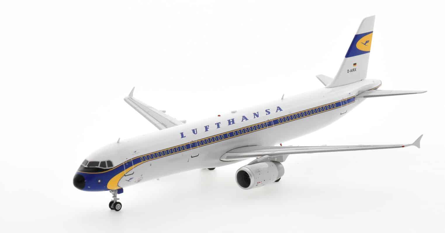 Front port side view of JFox JF-A321-027 - 1/200 scale diecast model Airbus A321-100, registration D-AIRX in Lufthansa's retro livery