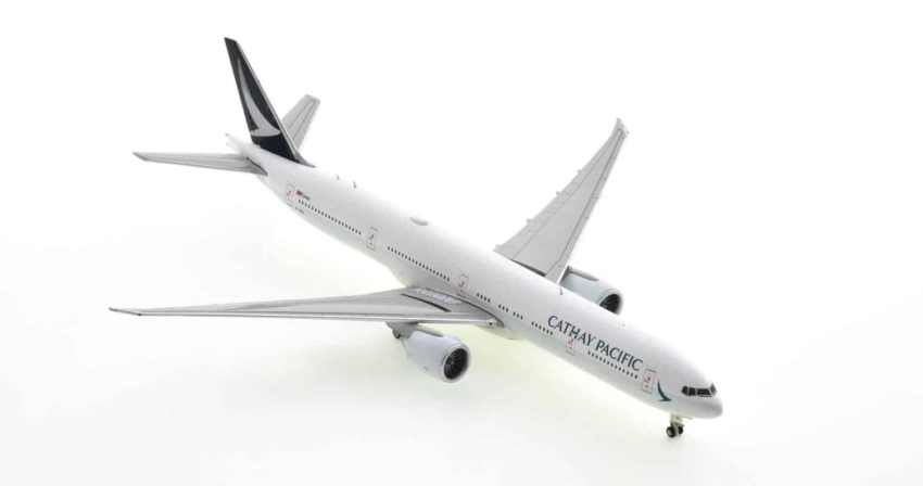 Front starboard side view of BT400-777-3-002 - 1/200 scale diecast model B777-300ER of registration B-KQQ in Cathay Pacific's livery.