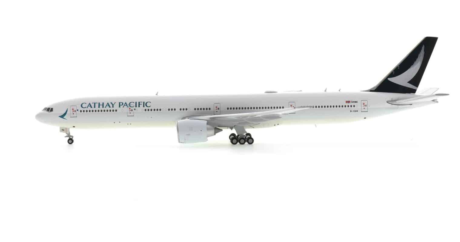 Port side view of BT400-777-3-002 - 1/200 scale diecast model B777-300ER of registration B-KQQ in Cathay Pacific's livery.