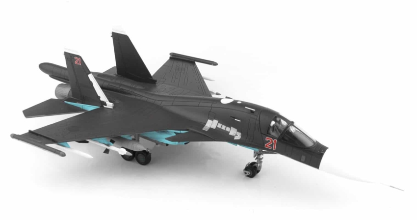 Front starboard side view of Hobby Master HA6302A - 1/72 scale diecast model of the Sukhoi Su-34 s/n RF-95002, Bort # "Red 21", VVS, Syria, 2015