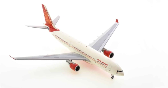 Front starboard side cview of IF332AI1220 - 1/200 scale diecast model Airbus A330-200  of registration VT-IWA in Air India's livery