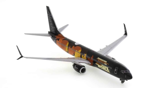 Front starboard side view of Gemini Jets G2ASA1016 - 1/200 scale diecast model of the B737-900ER registration N492AS in Alaska Airline's "Our Commitment" livery