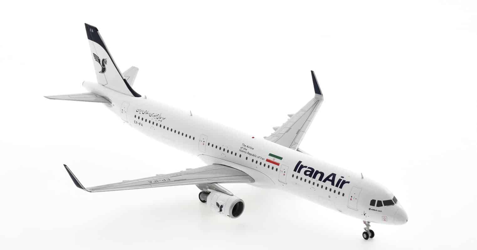 Front starboard side view of LH2IRA246 / LH2246 - 1/200 scale diecast model Airbus A321-200, registration EP-IFA in Iran Air livery.