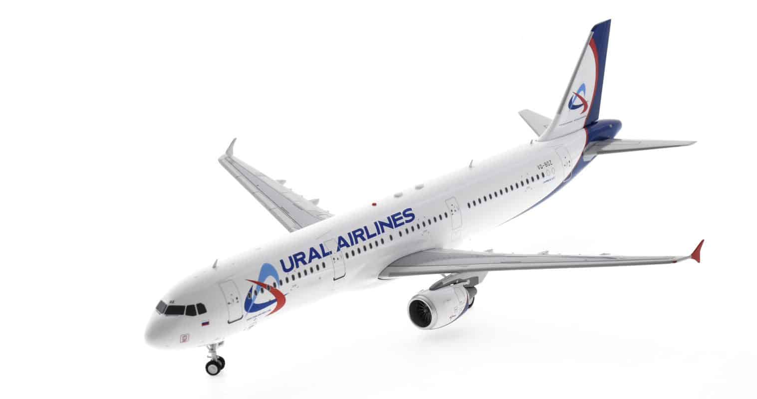 Front port view of AviaBoss A2052 - 1/200 scale diecast model Airbus A321-200, registration VQ-BOZ in Ural Airlines livery.