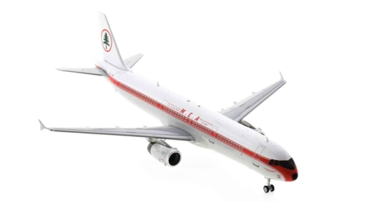 Front starboard side view of Inflight200 IF321ME0520 - 1/200 scale diecast model Airbus A321-200, registration OD-RMI in Middle East Airlines retro livery.