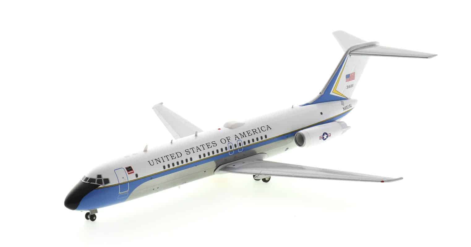 front port side view of Inflight200 IFVC9USAF81 - 1/200 scale diecast model of the McDonnell Douglas C-9C registration N681AL,  United States Department of State Air Wing.