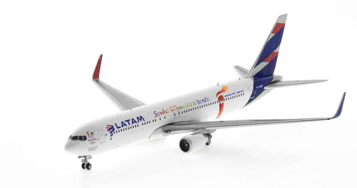 Front port view of JC Wings JC4LAN244 / XX4244 - 1/400 scale diecast model B767-300ER registration PT-MSY in LATAM Brasil livery with 