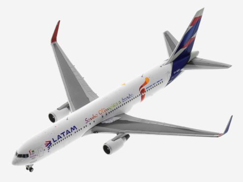 Top view of JC Wings JC4LAN244 / XX4244 - 1/400 scale diecast model B767-300ER registration PT-MSY in LATAM Brasil livery with "Rio 2016" titles.