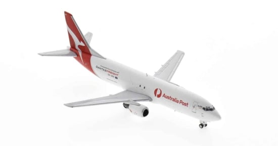 Front starboard side view of Panda Models PMVHXNH - 1/400 scale diecast model of the Boeing 737-400SF registration VH-XNH in Qantas/Australia Post livery.
