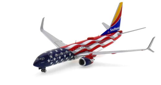 Front port side view of Gemini Jet G2SWA914 - 1/400 scale diecast model Boeing 737-800, registration N945WN in Southwest Airline's 