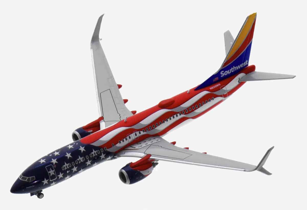 Top view of Gemini Jet G2SWA914 - 1/200 scale diecast model Boeing 737-800, registration N945WN in Southwest Airline's "Florida One" livery.