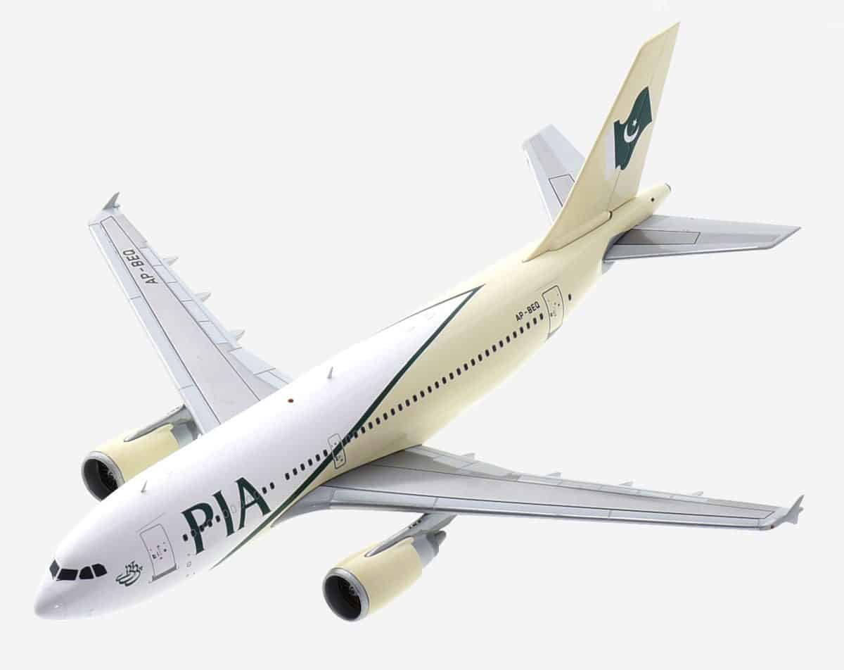 Top view JC Wings JC2PIA0001 / XX2001 - Airbus A310-300 1/200 scale diecast model, registration AP-BEQ in Pakistan International Airlines (PIA) livery.