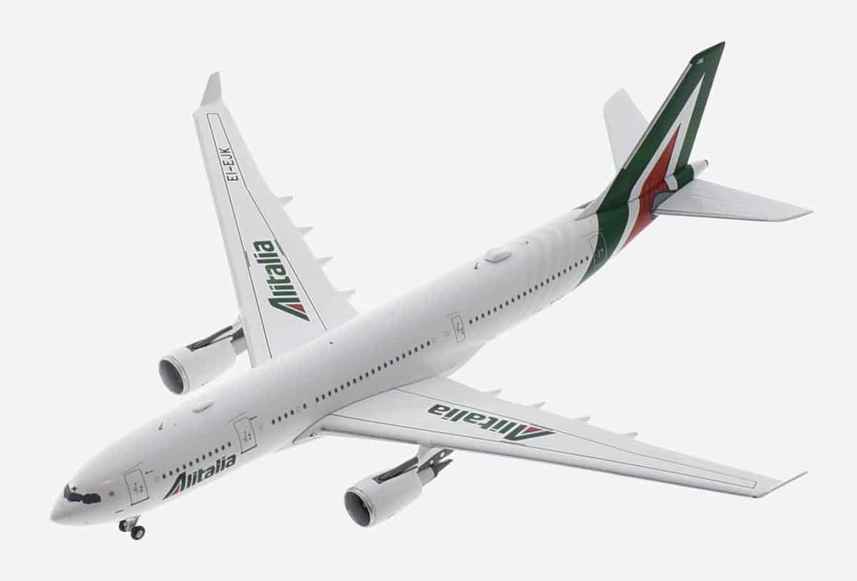 Top view of NG Models NG61037 - 1/400 scale diecast model of the Airbus A330-200 registration  EI-EJK, in Alitalia livery.