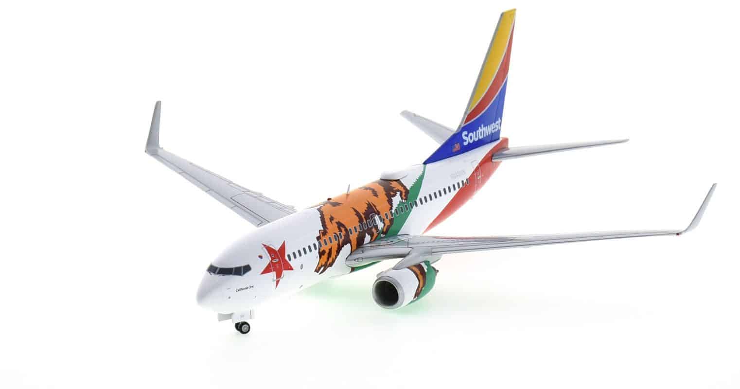 Front port side view of Gemini Jet G2SWA1010 - 1/200 scale diecast model Boeing 737-700, registration N943WN in Southwest Airlines 