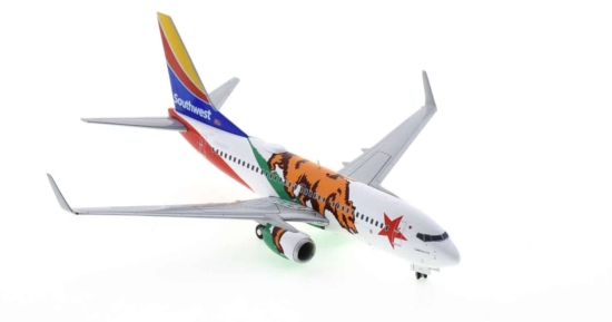 Front starboard side view of Gemini Jet G2SWA1010 - 1/200 scale diecast model Boeing 737-700, registration N943WN in Southwest Airlines "California One" livery.