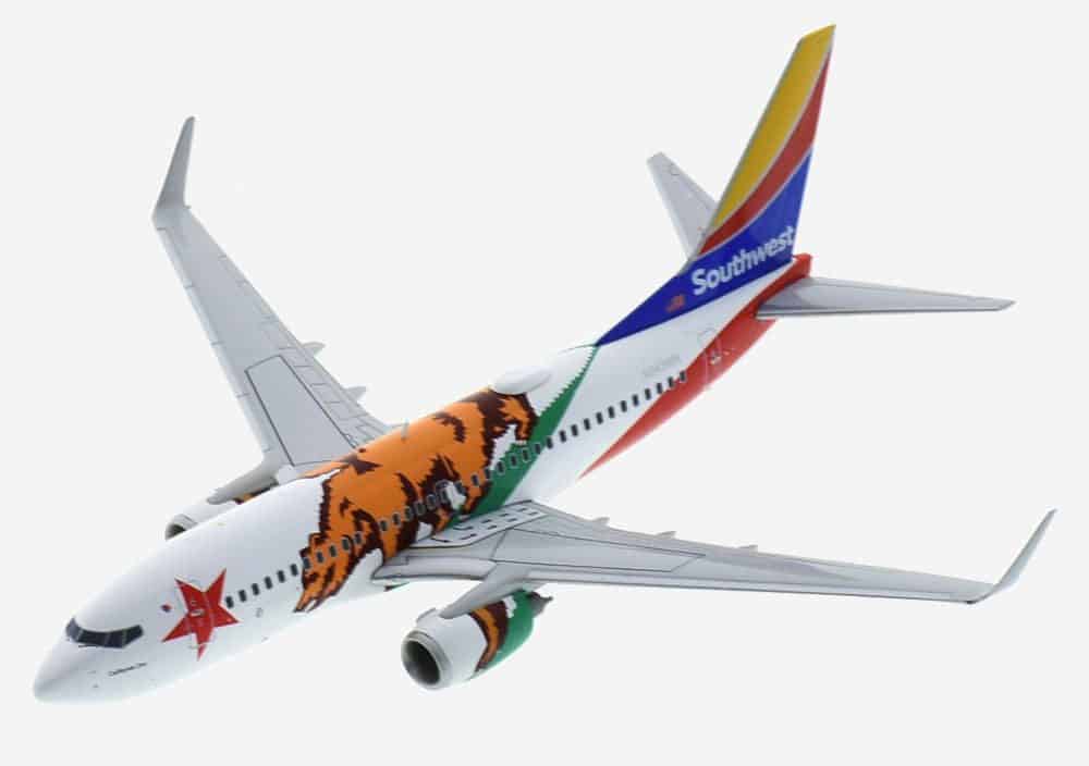 Top view of Gemini Jet G2SWA1010 - 1/200 scale diecast model Boeing 737-700, registration N943WN in Southwest Airlines "California One" livery.