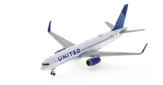 Front port side view of Gemini Jets GJUAL2061 - 1/400 scale diecast model of the Boeing 757-200 registration N48127 in United Airlines livery.