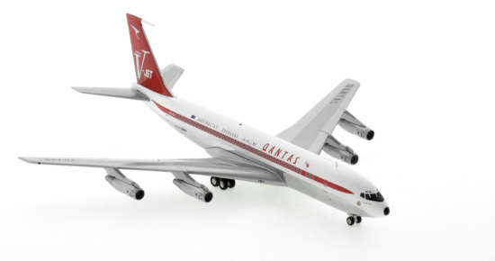 Front starboard side view of the 1-200 scale diecast model of the Boeing 707-338C, a B707-320C, named "City Of Woollongong", registration VH-EBR in Qantas " V-Jet" livery, circa 1970 - Inflight200 IF707QF0522P