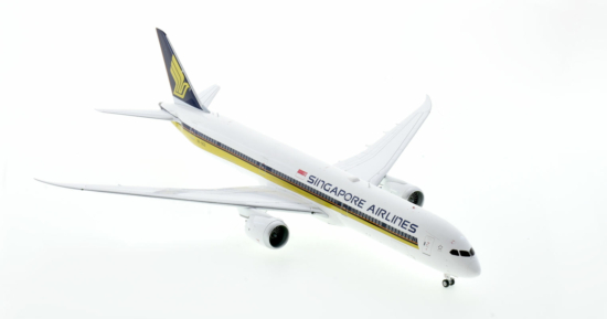 Front starboard side view of the 1/200 scale diecast model Boeing 787-10 Dreamliner registration 9V-SCQ, in Singapore Airlines livery - WB Models WB-787-10-003