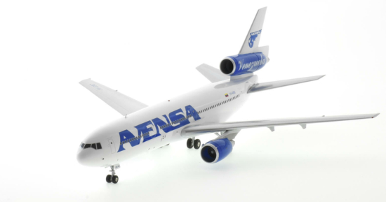 Front port side view of the 1/200 scale diecast model McDonnell Douglas DC-10-30 registration YV-69C in Avensa livery, circa the early 2000s - Inflight200 IFDC10VE0522